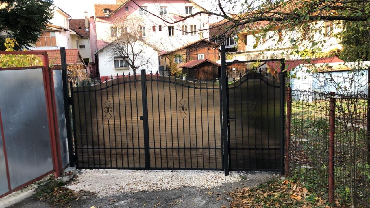 Stayplay Center Theater Brasov Bagian luar foto